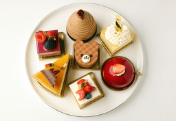 製造現場と販売部門をつなぎ、スイーツを安定して届けるために欠かせないポジションです。