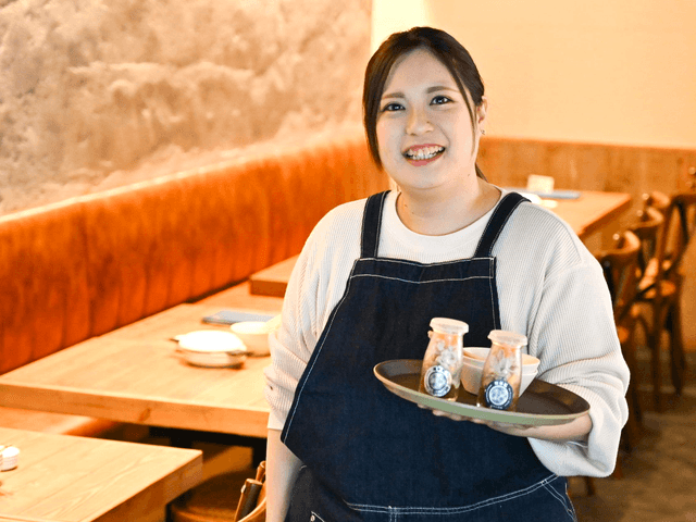 ホール業務から“社長”を目指すこともできるキャリアパスが魅力。東証上場の安定基盤で、自身の未来を創る！挑戦と成長を全力で評価。物心両面で豊かになる働き方を実現！