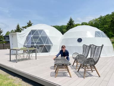 霊仙寺湖のほとりに佇むグランピングリゾート。ここで料理長として新たなキャリアを。