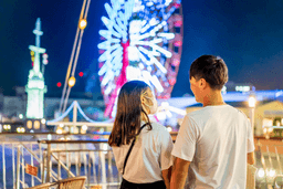 記念日や誕生日、プロポーズなど人生の大切な瞬間に立ち会える仕事。記憶に残る時間づくりに関われます。