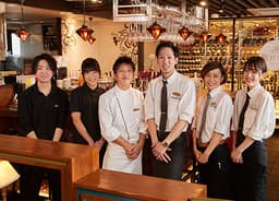 笑顔や気配りを大切に、お客様へ心地よい時間を届けます。