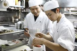 若手スタッフも多数活躍中。互いに学び合える環境です。