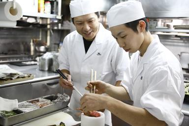 若手スタッフも多数活躍中。互いに学び合える環境です。