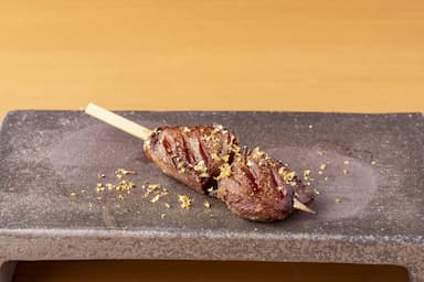 伝統と革新がテーマの焼鳥店！新潟をはじめ日本全国から厳選した食材で究極の1本を提供します！