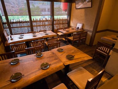 都内を中心に和食メインのお店を約70店舗展開する企業