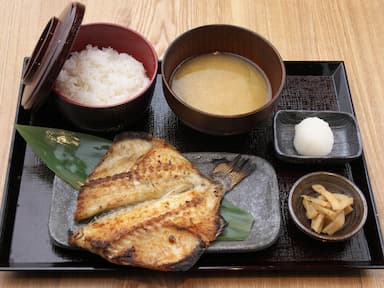 都内を中心に和食メインのお店を約70店舗展開する企業　※画像は既存の干物炭火焼店