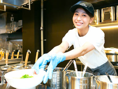 毎年30～40店舗の出店！拡大の分だけポジションも増えていくので、おのずと成長チャンスも増えます。