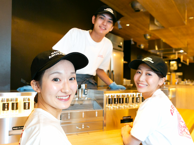 海外出店や東証プライム上場を果たしながらも、ベンチャー精神を忘れない成長企業です。