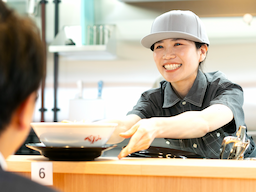 毎年30～40店舗の出店！拡大の分だけポジションも増えていくので、おのずと成長チャンスも増えます。