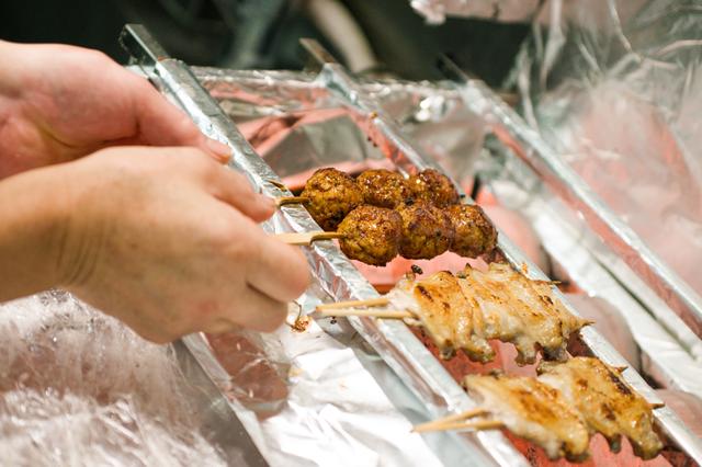 【東京・銀座／月給30万円～＋賞与】老舗和食店「銀座らん月 酒の穴」で調理スタッフ募集｜肩肘張らずに学べる、本格和食の知識と繁盛店の現場力◎他業態経験者も活躍中