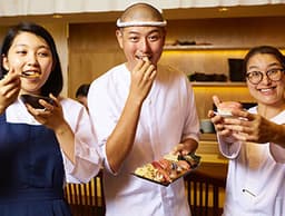 「SUSHITEN TOKYO」や「まんてん鮨」、「すし天」など多彩なブランドを展開
