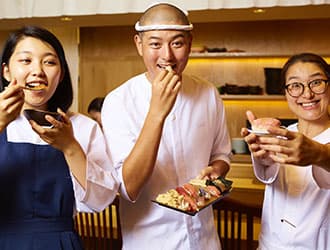 「SUSHITEN TOKYO」や「まんてん鮨」、「すし天」など多彩なブランドを展開