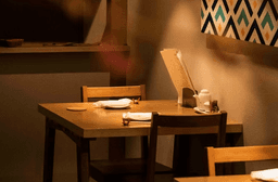 「花街ノ酒場 TORA」がスタッフを募集します