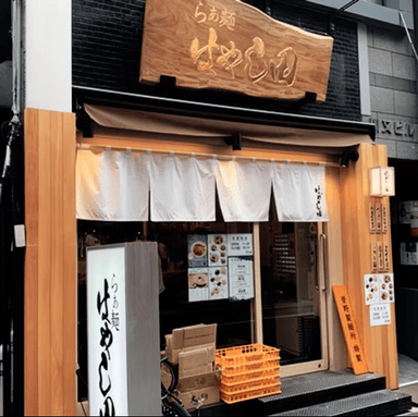 入社1年目から限定ラーメンの開発に挑戦でき、業務時間内に試作を行えます。