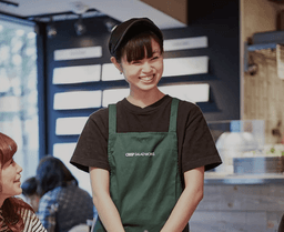 美味しいカスタムサラダとあなたのサービスで、お客さまの笑顔を増やしていきましょう。