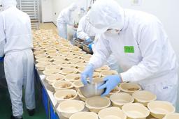 一つひとつ丁寧に。お客様に届く直前の“仕上げ”を担います。