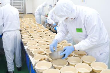 一つひとつ丁寧に。お客様に届く直前の“仕上げ”を担います。