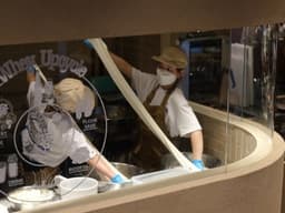 生地の配合から店内工房でのチーズ製造まで、個人店のような感覚でピザ作りのすべてを網羅できます。