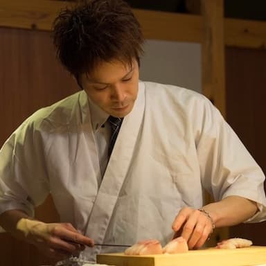 これまでの握り経験を活かしながら、寿司職人としてさらに技術を磨いていける環境です。