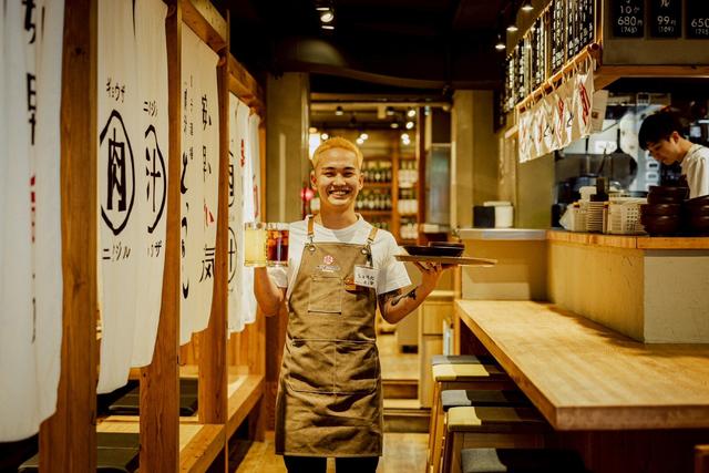 ≪月給36.4万円〜＋インセンティブ★店長候補募集≫設立5年で100店舗突破！「もっと自由に、もっと楽しく、しっかり稼ぎたい。」 そんな欲張りを待っています★