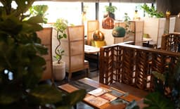 ホールとキッチンの両業務をバランスよく経験でき、飲食店の店舗運営スキルを総合的に習得できます。