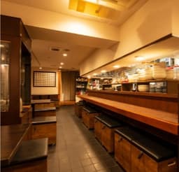 大岡山駅から徒歩1分。地域のお客様に愛される落ち着いたお店です。