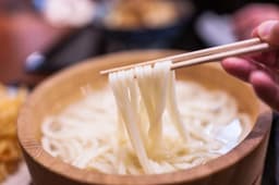 本場讃岐うどんの味を大切に、地域に親しまれる一杯を届けています。