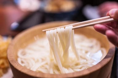 本場讃岐うどんの味を大切に、地域に親しまれる一杯を届けています。