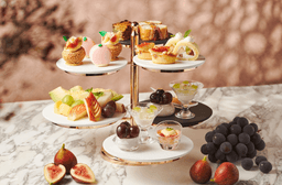 旬のフルーツを使った話題のアフタヌーンティー♪