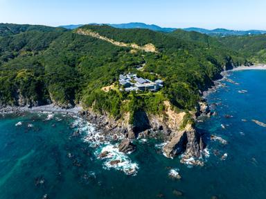 海や地球環境に敬意を払い、料理と真摯に向き合う厨房です。