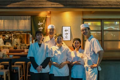月給32万円以上！接客も調理補助も経験しながら、飲食の仕事を幅広く学べます。