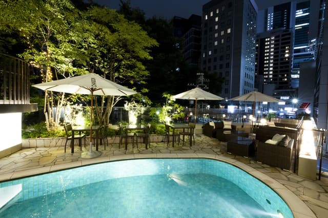 渋谷／南仏のリゾート感あふれるカフェで調理スタッフ募集【月8日休・夏冬休暇・賞与年2回】経験の浅い方〜副料理長候補まで歓迎★大手ユニマットグループの安定基盤◎