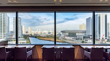 横浜の絶景が広がる上質なレストランで、スキルアップをしてみませんか。