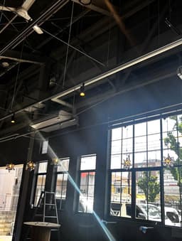 元々倉庫だった建物を全面改装中！完成が楽しみ！