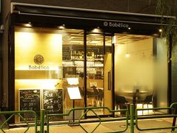 日曜・祝日は定休日で、ＧＷや年末年始の休暇も完備。月8日休みでワークライフバランスは抜群です。