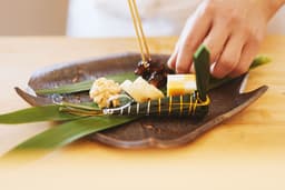 世界的な旅行プラットフォームで高い評価を得る名店にて、世界基準の調理技術と接客の心得を習得できます。