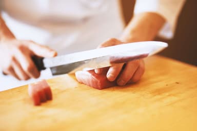 四季や文化を映した一皿。懐石料理の技術と表現力を深められる環境です。