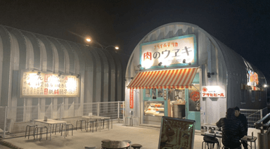 ポップでユニークな外観。「肉のウヱキ」をブランディングしていきましょう！