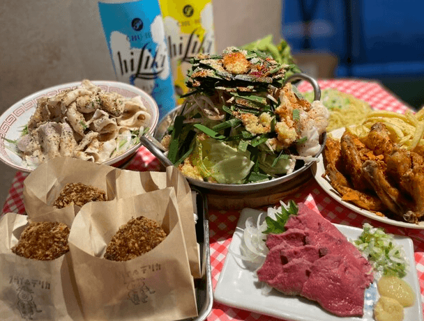 月給25万～33万円・上場グループ／コロナ禍に誕生したネオ酒場が仲間を募集！人と人の繋がりを大切にする温かくユニークな企業◎完全週休2日制・時短勤務相談可◎寮有