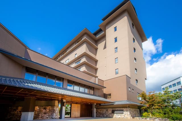 【月給28万～35万円＋残業代全額支給／賞与年2回／月8～9日休み＆連休推奨◎】城下町・津山の食材で“くつろぎと癒し”を届けるホテル調理スタッフ募集！