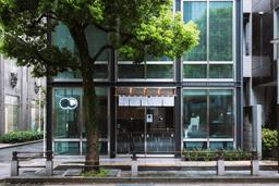 「くろぎ甘味研究所」外観。浜松町・大門駅から徒歩圏内。