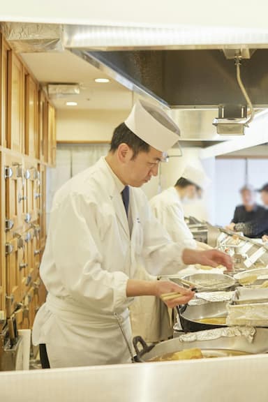 東京都内の3店舗『てんぷら山の上』にて、調理スタッフを募集しています。