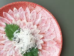 ふぐ調理師免許の取得支援も。職人の技が磨ける環境が整っています。