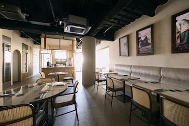 2025年3月にオープンしたばかりのビストロで、ホール責任者を募集します