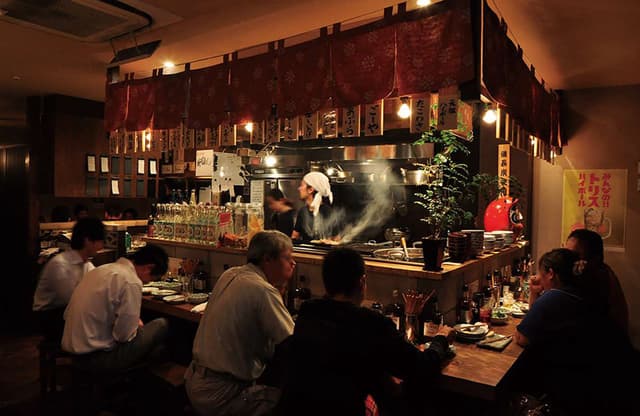 ＜炭火焼鳥経験アリ／店長経験者／月給40万円以上＞最近自社ビルを購入し、28年には3店舗目開業決定◎その新店舗の店長・社員として活躍しませんか？