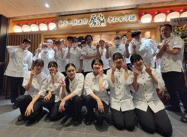 東京を拠点に輪を広げ事業拡大中の当社で、ホールスタッフの募集！