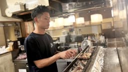 炭火で一本一本丁寧に焼き上げる焼鳥が自慢。お客様の「おいしい！」を間近で感じられるお店です。