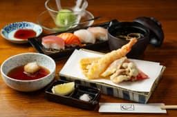 梅田スカイビル内という好立地で、多くのお客様から好評をいただく店の一員として誇りを持って働けます。