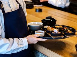 月8～12日休み。プライベートの時間を大切にしながら、メリハリをつけて仕事に取り組める環境です。
