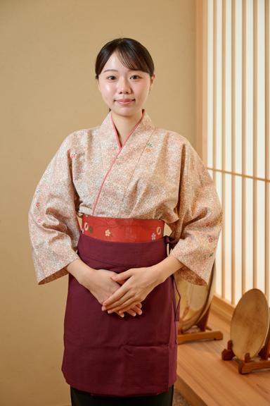 お客様の時間にそっと寄り添い、やわらかな距離感で心地よいひとときを届けてまいります。